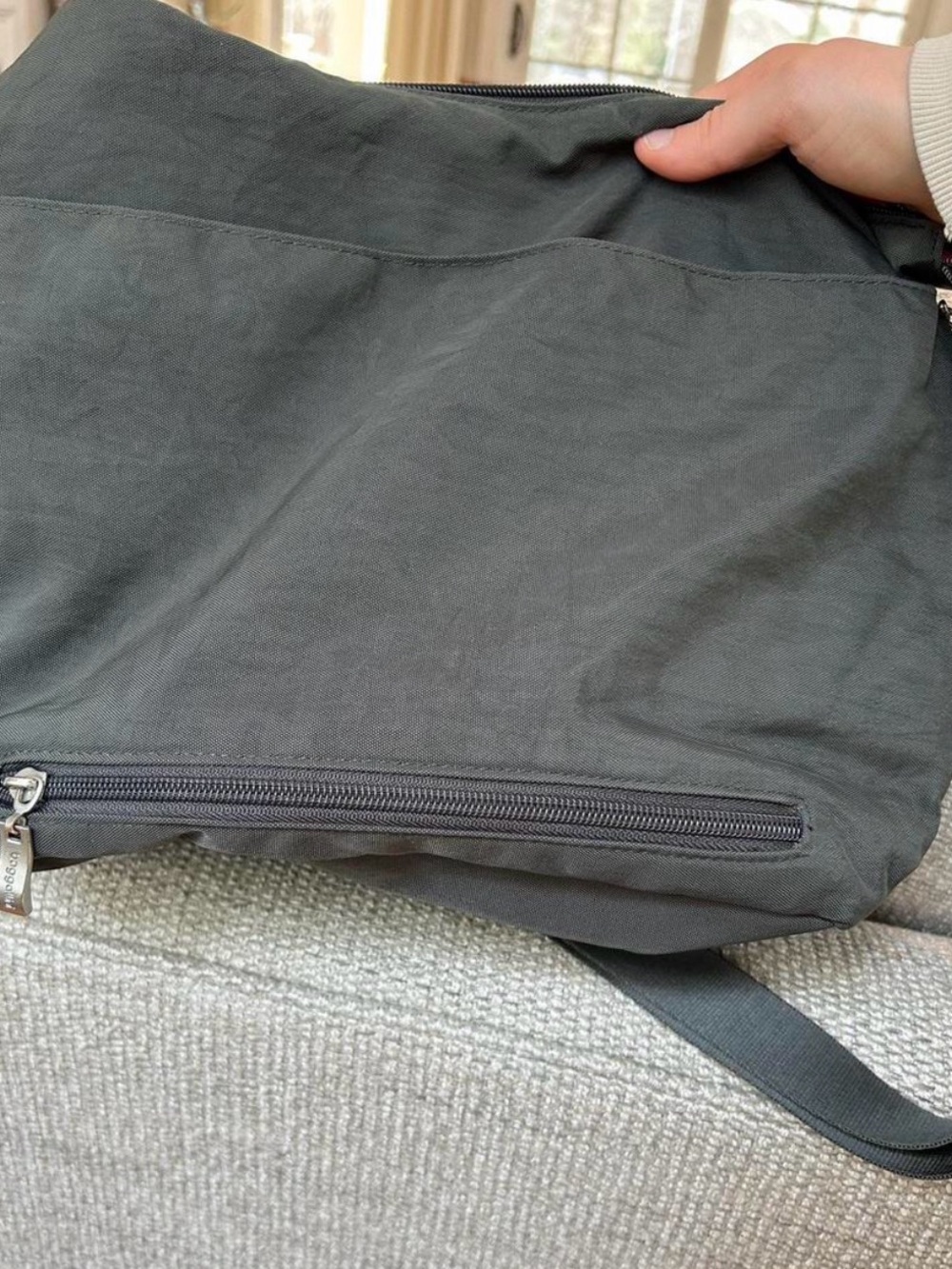 Baggalini Everyday Hobo Shoulder Crossbody Bag in Charcoal with Pink Lining - Picture 4 of 5